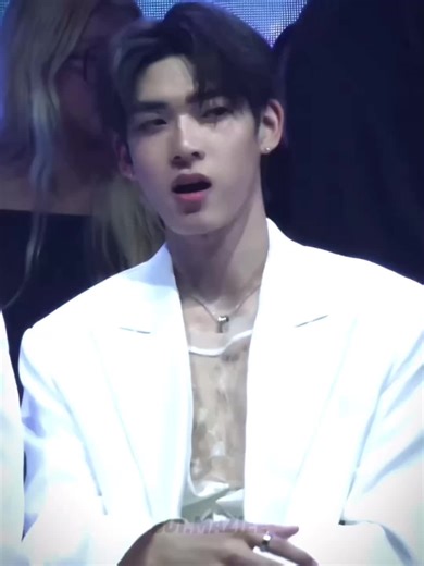 Teetee: Mess Up Your White Tee Challenge