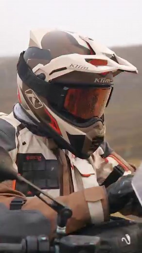 The KLIM AI-1 Rally Airbag Vest is Steve approved 👍 The ultimate armour for ADV rides, it has lightning-fast detection and inflates in under 60 milliseconds ⚡ Lightweight and comfy, it sits under your jacket for that extra layer of protection. Gear up with next-level protection in-store and online today. https://www.adventuremoto.com.au/klim-ai-1-rally-airbag-vest-colour-option-black-si~101675 | Adventure Moto Australia