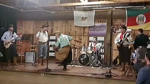 474K views · 10K reactions | No Lombo do Redomão, Flor do Pago " Tibúrçio da Estância " 流 Com Grupo- Marcabagualacaxias ------------------------------------------------------------ Segue no Intagram o link tá aqui ok  ❤️ Um abraço forte tchê https://www.instagram.com/familiaapaixonadapelors/ Curta a página ❤欄>> https://www.facebook.com/FamiliaapaixonadapeloRS/ | Família Apaixonada pelo Rio Grande do Sul | Facebook