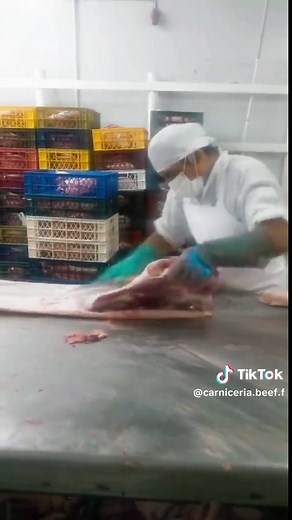 Qué corte de cerdo es tu favorito? 🐽 Mira como lo hacemos en nuestra carnicería 🐷 #beeffresh #CortesDeCalidad #carnespremium #estacioncentral #toromazote #carniceria