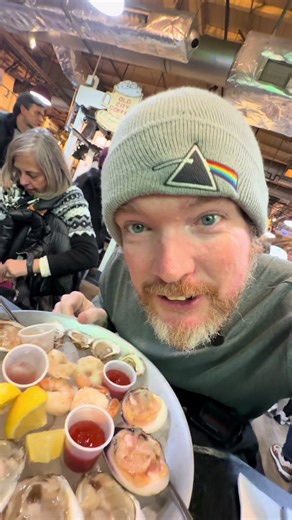 Experience Raw Bar Seafood at Pearl's Oyster Bar