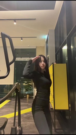 Gym Workout Routine on Elliptical Machine