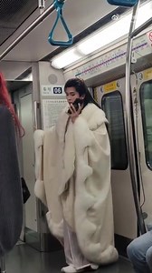 525K views · 9.2K reactions | HOTSEARCH BẢNG CHUNG: COSPLAY LÝ LIÊN HOA Bắt gặp Lý Liên Hoa đi tàu điện ngầm nè mọi người  Cre: 鱼鱼是个妆造师 | Liên Hoa Lâu 《莲花楼》 Mysterious Lotus Casebook • 1st VietNam Fanpage | Facebook