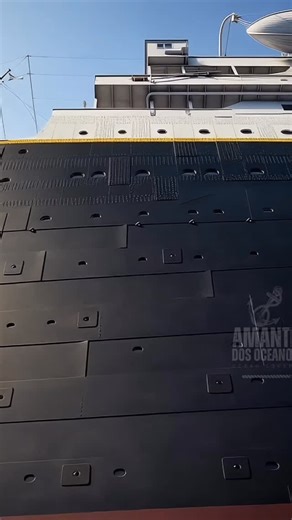 Amante dos Oceanos on Instagram: "A quarta chaminé do Titanic não era inútil ou meramente decorativa(Apesar de ser sua função principal). Ela apenas não tinha a mesma função que as outras três. Ela funcionava como sistema de ventilação e saída de fumaça das cozinhas, é por isso que quase não vemos nada saindo da quarta, geralmente uma fumaça tímida e branca. The Titanic’s fourth smokestack was not useless or merely decorative. It just didn’t have the same function as the other three. It worked a