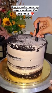 “Distance doesn’t scare me—poor handling does!" 😉 Here’s my process to make sure your cake survives long trips and arrives celebration-ready! 🎉 #cakedecorating | Kukilicious Cakes