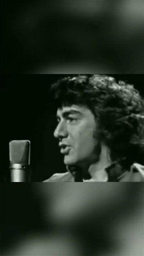 Neil Diamond Performs “Done Too Soon” Live in 1971 🎶