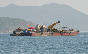 For Army divers, excavating underwater tombs is a solemn, honorable duty