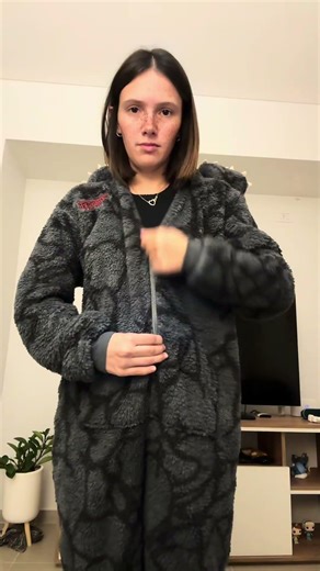 Stranger Things fans RUN to H&M rn 😱😱 #strangerthings #onesie