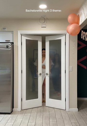 Bachelorette night 3 theme was “Girls gone Wild,” but as our final night, it was more like “Girls gone Mild” 🤭🐆🌴 #bachelorettetheme #bachelorette #leopardprintoutfits #cheetahprintoutfits #animalprintoutfits #palmsprings