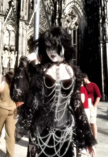 Modern goth vs trad goth: style differences explained