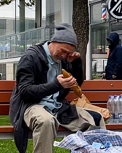 35K views · 118 reactions | Unexpected Kindness: Heartwarming Park Encounter | Creative Panda | Facebook