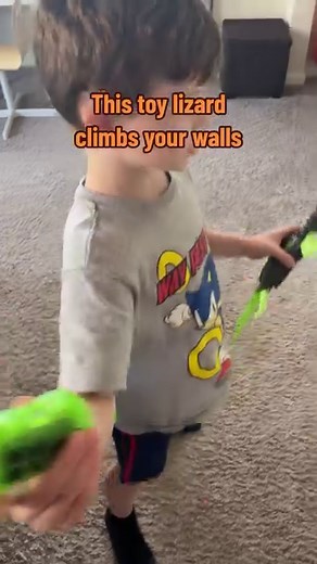 139K views · 336 reactions | These creepy wall-crawlers are actually little vacuums 年 @bridgetswidgets left the testing of these robot lizards to her reviewers-in-training, and so far? So fun! The HEX BOTS Wall Crawler Gecko is available now on Amazon for $29. Would you give these guys a try? #lizard #toys #giftsforkids #hexbot #robot | CNET | Facebook