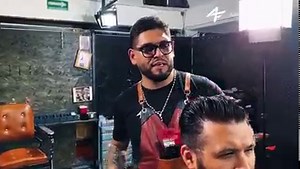 525K views · 10K reactions | Uno de los principales problemas, en la barbería en general, es la conexión entre la parte inferior y superior del cabello. Te dejo unos tips para que conectes tu corte como un CRACK ¡Vais a flipar! Si deseas adquirir nuestro CURSO DIGITAL ingresa al siguiente link https://somosveneno.com/fundamentos-fbs/ | Instituto Veneno | Facebook
