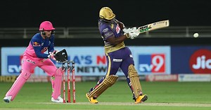 Russell muscles 2 sixes in 1 over | IPLT20
