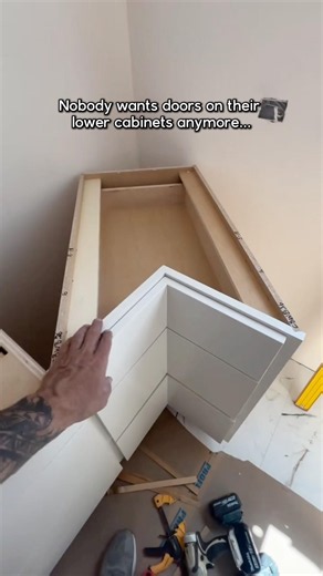 Kitchen Cabinets: Doors or Drawers….?