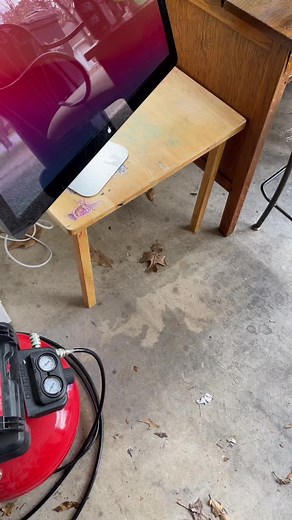 Apple 27” Cinema Display vs Thunderbolt Display