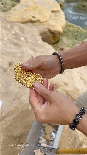 😱 I Found GOLD While Cleaning This Beach! Unbelievable Discovery 😱