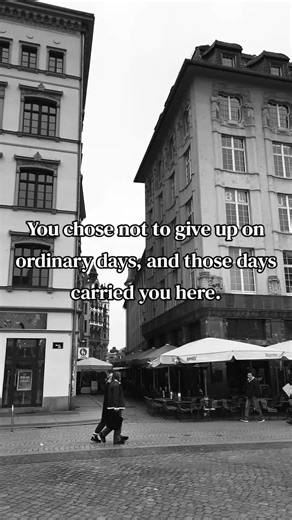 Sometimes it’s easy to overlook the days that feel small, quiet and/or unremarkable, but these ordinary days matter more than we realise. Every time you chose not to give up on something, even when nothing special seemed to be happening, you were still moving forward. Progress doesn’t always come quickly (or loudly), sometimes it takes a while and shows up slowly over time. Those days will carry you further than you think! If this message resonates with you, leave a 💪 #positivity #hope #quote #