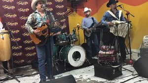 66K views · 4.2K reactions | Aquí les dejamos unos de los boleros que grabe hace 26 años con los invasores de nl y que aún lo siguen recordando “aún que te extrañe” | Isaias Lucero | Facebook