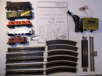 HO TRAIN SET: Dual Flywheel Loco, 3 Cars, track, power pack, knuckle couplers VG | eBay