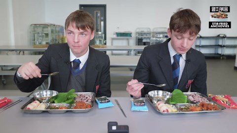 British students try a classic Korean school lunch for the first time!