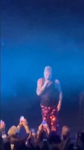Beautiful extended “Oh L’Amour” introduction from Andy Bell of Erasure!