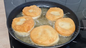 I can't stop eating when I make this! Easy to make and delicious Crispy Balls | Daily Recipes | Facebook