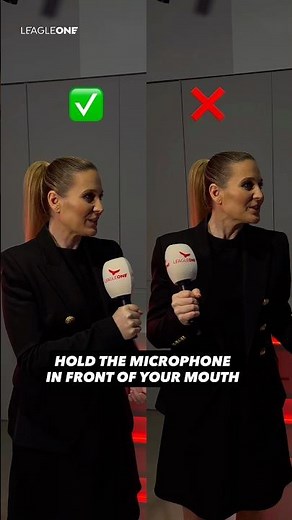 🎤 How to hold a microphone correctly?