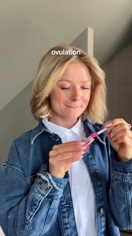 Anna Engelschall on Instagram: "different phases we go through every month, who can relate? 😅 within every month we experience different energy levels, different moods, different motivation 🫶🏼 sometimes we need extra food and the extra portion chocolate, sometimes more sleep and that extra nap it took me a long time to understand that it‘s normal to not feel the same motivation every day, every week, every month. it‘s normal, it‘s okay, everything is okay. 🫶ǳ