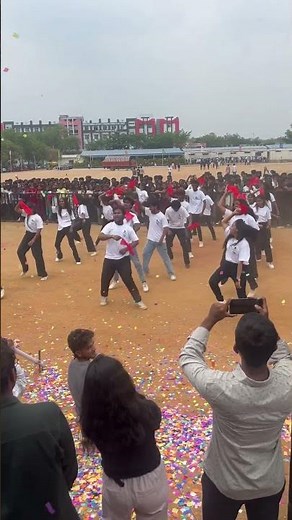 Crowd Goes Wild at Mallareddy College Flash Mob 😍 | Epic College Dance