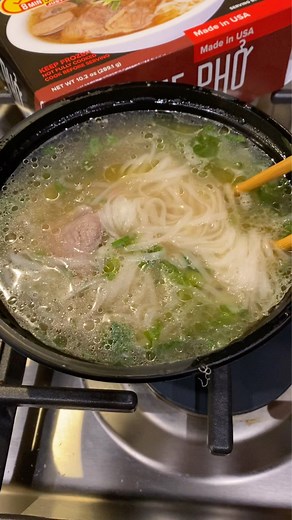 Delicious Beef Phở in 8 minutes from Mama La's Kitchen! 👊🏻 #mamalaskitchen #pho #ad | The Cajun Ninja