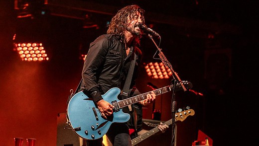 Dave Grohl Guitars & Gear List (2026 Update) - Guitar Lobby