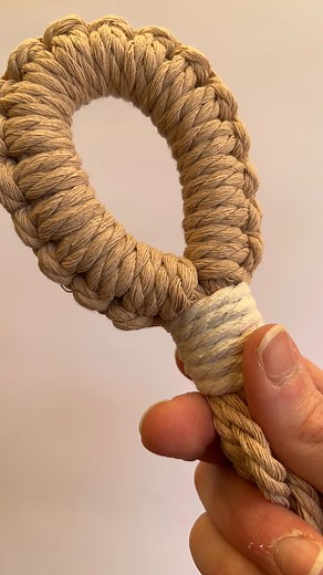 How to start a macrame plant hanger without a ring… Option 3: Lark’s Head knots 1. Measure out an extra cord 2.5m long 2. Gather the cords needed to make the plant hanger together & work out where the middle is 3. Using the extra cord, tie Lark’s Head knots around the middle section of the gathered cords until about 18cm is covered 4. Fold in half to form the loop 5. Measure out a 750mm cord for the wrap knot 6. Secure loop with a wrap knot at the base of the Lark’s Head knots 7. Cut loose ends 