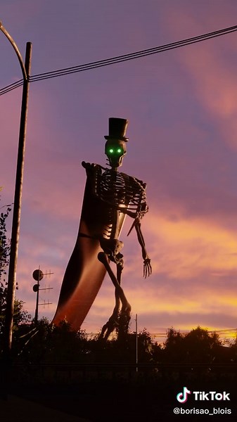 Encuentro nocturno con un caballero y su sombrero nuevo🎩