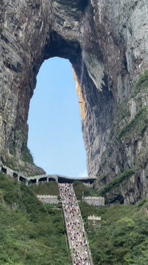 张家界天门山翼装飞行极限运动