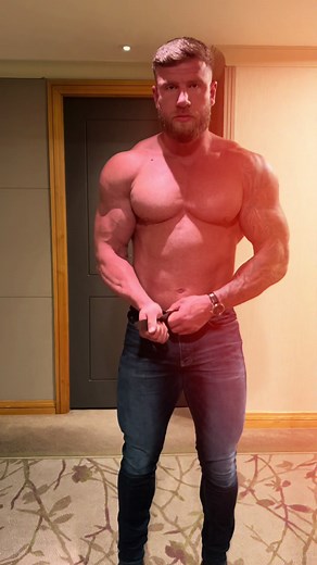 Luxurious Room Service in 365 Days Movie Scenes