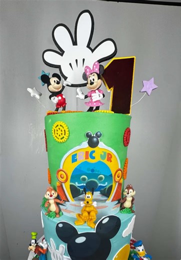 Mickey Mouse Clubhouse 1st birthday! Happy Birthday Eric Jr❤️ Yellow & Chocolate Cake w/Vanilla Buttercream ✨ #1stbirthday #mickeymouse #dmvbaker #clubhouse
