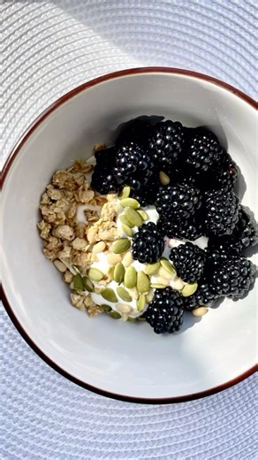 High-Protein Breakfast for Clear Skin & Fat Loss 🍇✨