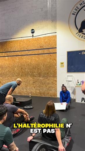 𝐁𝐋𝐔𝐄 𝐌𝐎𝐍𝐊𝐄𝐘 𝐅𝐈𝐓𝐍𝐄𝐒𝐒 on Instagram: "🎥 ÉPISODE 2 — HALTÉROPHILIE Tu veux apprendre à soulever correctement, gagner en puissance et améliorer ta technique ? Ce cours est fait pour toi 💥🏋️‍♂️ Au programme : ⚡ Apprentissage des mouvements d’haltérophilie (technique avant tout) 🏋️‍♂️ Travail de force, coordination et explosivité 🔥 Adapté à tous les niveaux, débutant(e) comme confirmé(e) 📆 Les horaires des cours d’haltérophilie : • Lundi : 19h – 20h • Jeudi : 9h30 – 10h30 • Samed