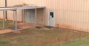 Teen Cheerleaders Bust Peeping Toms
