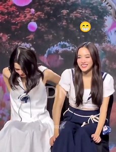 175K views · 10K reactions | Why do you need to smile like that then look at the floor after talking about going to the restroom?!!來﫵 *PHINONG WHERE???*路‍♀️﫠﫠 #srchafreen #beckysangels #FreenBecky #ฟรีนเบค #rinzzzg | Rinzzz G. | Facebook