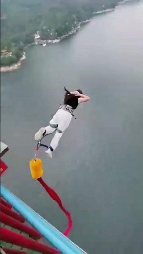 Le saut le plus fou sans élastique !