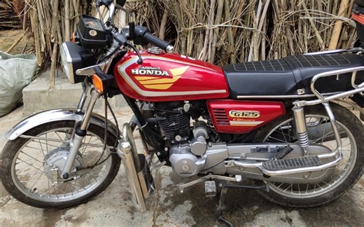 花费了七千多块钱买的本田摩托车，一脚油门下去，发动机相当安静