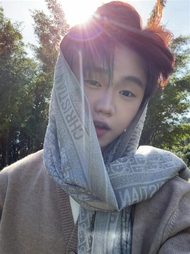 Khăn Của Cổ: Sự Đổi Mới Thời Trang Đẹp Trai