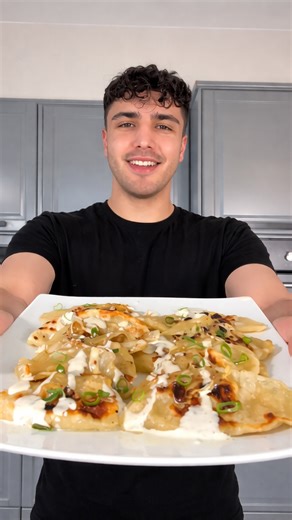 Simple recipe to make vegan Polish pierogi dumplings