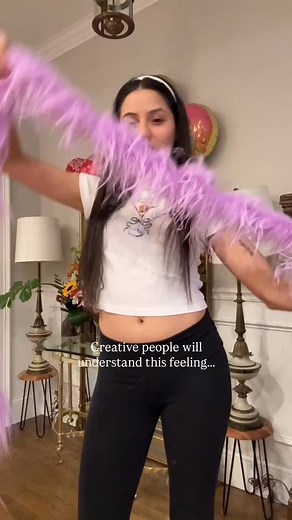 105K views · 146 reactions | Moments like this just make me want to kiss my brain! Guess what I'll be wearing this feather boa to ? 來⭐️ | Benulus | Facebook