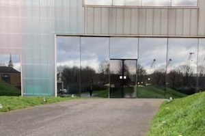 Our dance students have returned to the Laban building this week, ready to take on the busy term ahead! A reminder to all budding dancers, the UCAS deadline to apply for BA Contemporary Dance is 25 January 2023. For our applicants from the US, you can register now to attend our auditions and workshops taking place this month in Los Angeles, 22 January and New York, 28 January. http://ow.ly/gmq150MmW27 | Trinity Laban