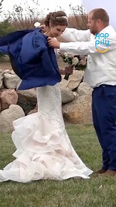 When Scott saw his bride Michelle shivering at their outdoor wedding, he did the only thing a true gentleman would ❤️ | Happily