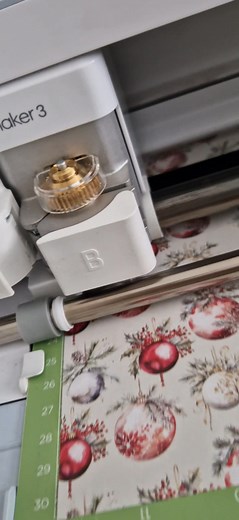 Ooohh playing with my new Cricut Scoring Wheel.. absolutely loving it... | Rock Paper Scissors Crafts by Sue | Facebook