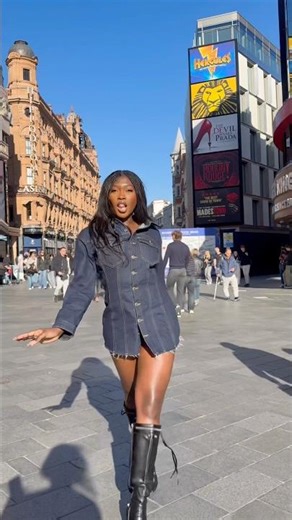 Had to bring the heels walk challenge with a lil spin to Leicester Square!